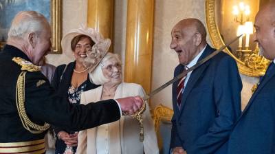 Sir Billy Boston becomes rugby league's first knight